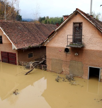 O poplavah in problematiki upravljanja voda
